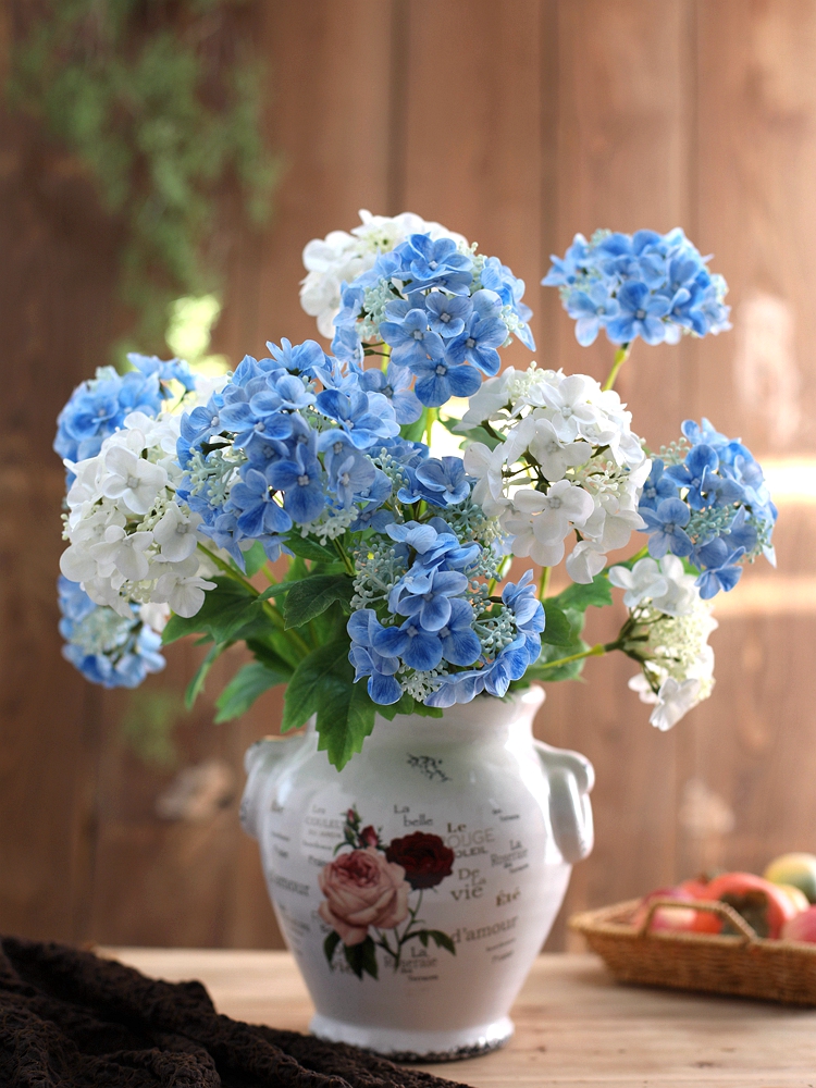 Hydrangea simulation flower decoration in living room, high-end fake flower bouquet decoration, biomimetic flower, light luxury decoration, high-end fake flower