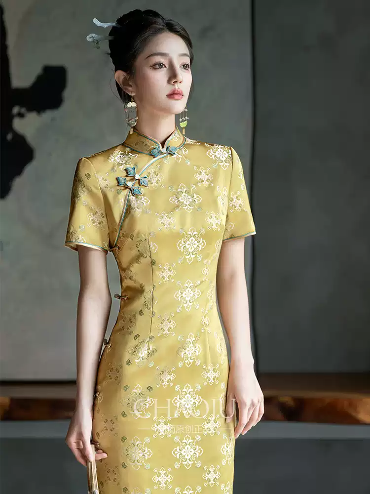 Silk Song Brocade Cheongsam 2024 New Year's Eve Banquet Mother's Dress Yellow Light Luxury Niche Handmade Mulberry Silk High end