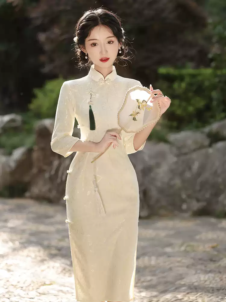 New Chinese style cheongsam improved for young girls, champagne colored engagement dress for autumn and winter, 2024 high-end temperament