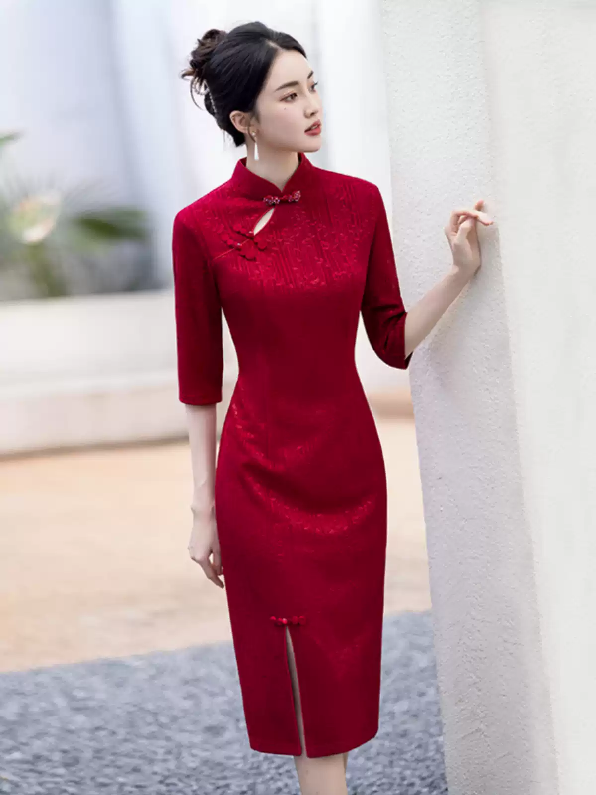 Nieuwe Cheongsam 2024 Rode Jonge Stijl High end Moeder Bruidsjurk Jurk, Klein Lang, Guixi Oma Herfst/Winter