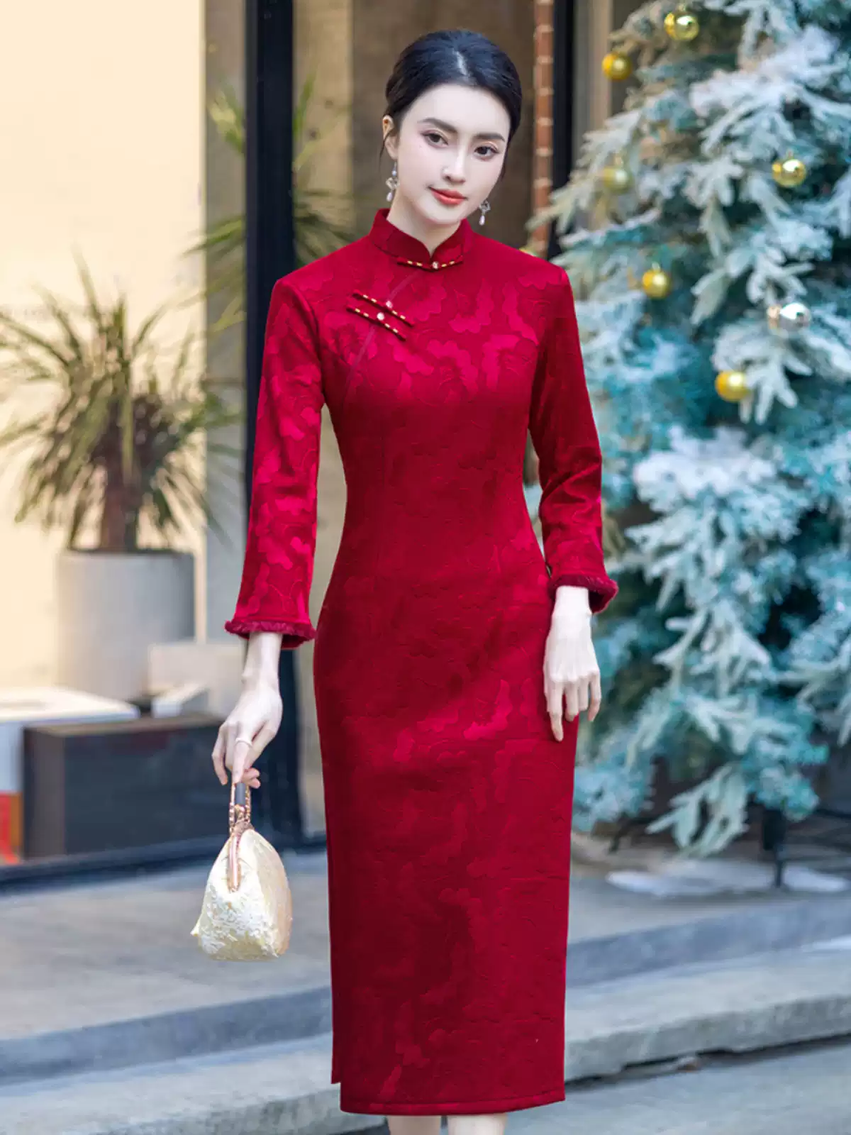 Cheongsam engrosado con terciopelo en invierno, estilo chino, madres de alta gama visten vestidos de boda, suegras felices, banquetes de bodas pequeños