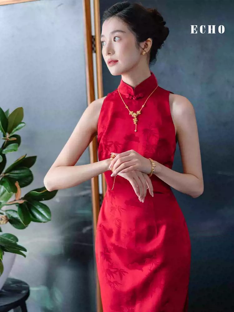 Echo official's New Chinese Red Cheongsam 