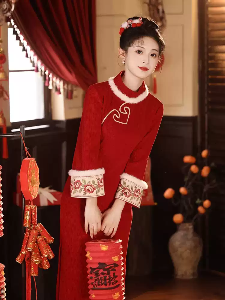 New Chinese style red long sleeved velvet cheongsam women's winter New Year's clothing, war robe, wedding dress, Chinese style bridal toast dress