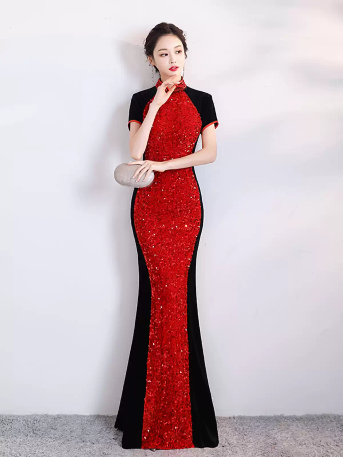 High End Laufsteg Cheongsam Performance Kostüm, lange Stil Samt Slim Fit, verbessert in China